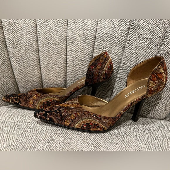 HIGHLIGHTS Shoes - Women’s Highlights Velvet Paisley Print Heels - Size 5.5